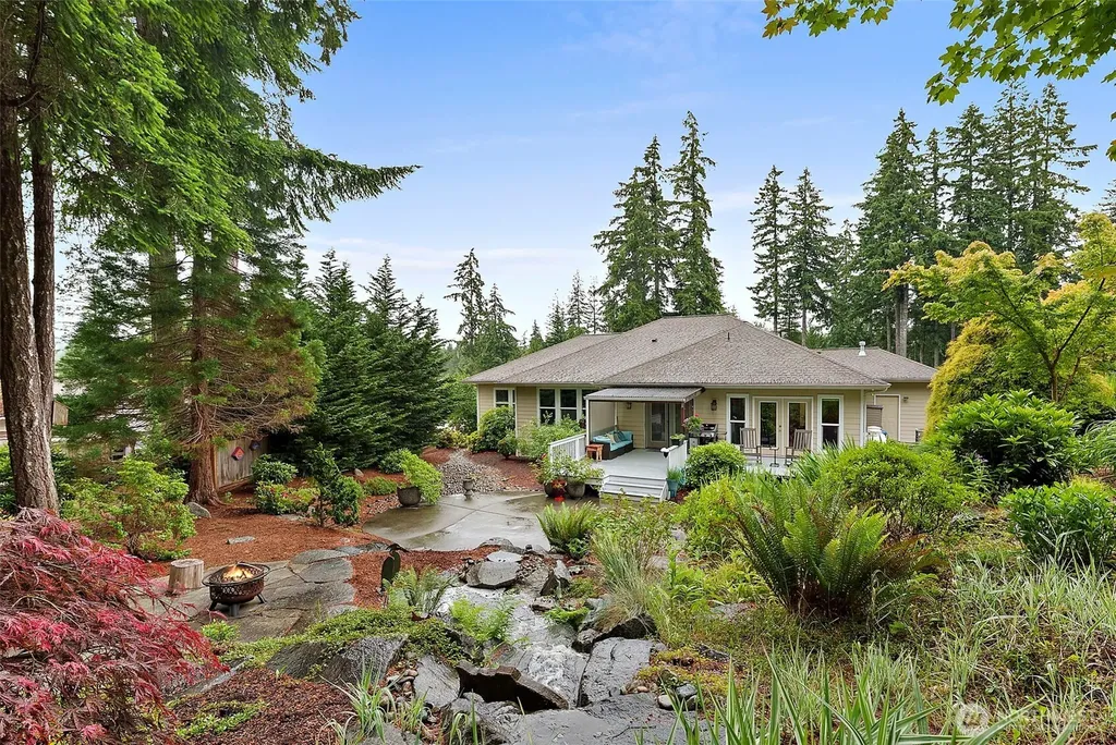 321 Fairway Drive Allyn WA 98524