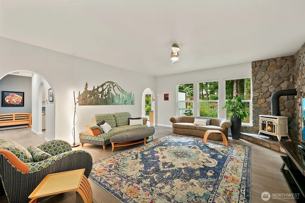 321 Fairway Drive Allyn WA 98524