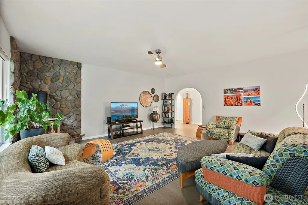 321 Fairway Drive Allyn WA 98524
