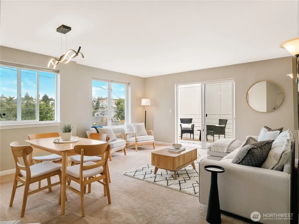 5624 Roosevelt Way NE Seattle WA 98105