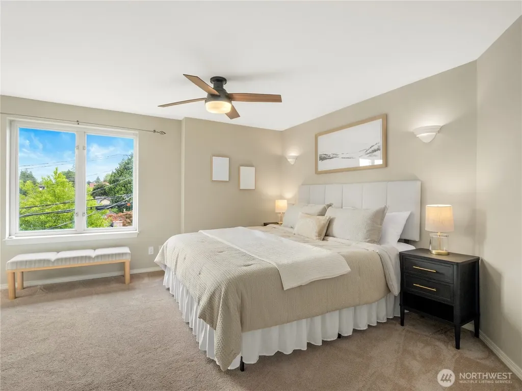 5624 Roosevelt Way NE Seattle WA 98105