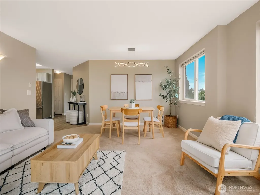 5624 Roosevelt Way NE Seattle WA 98105