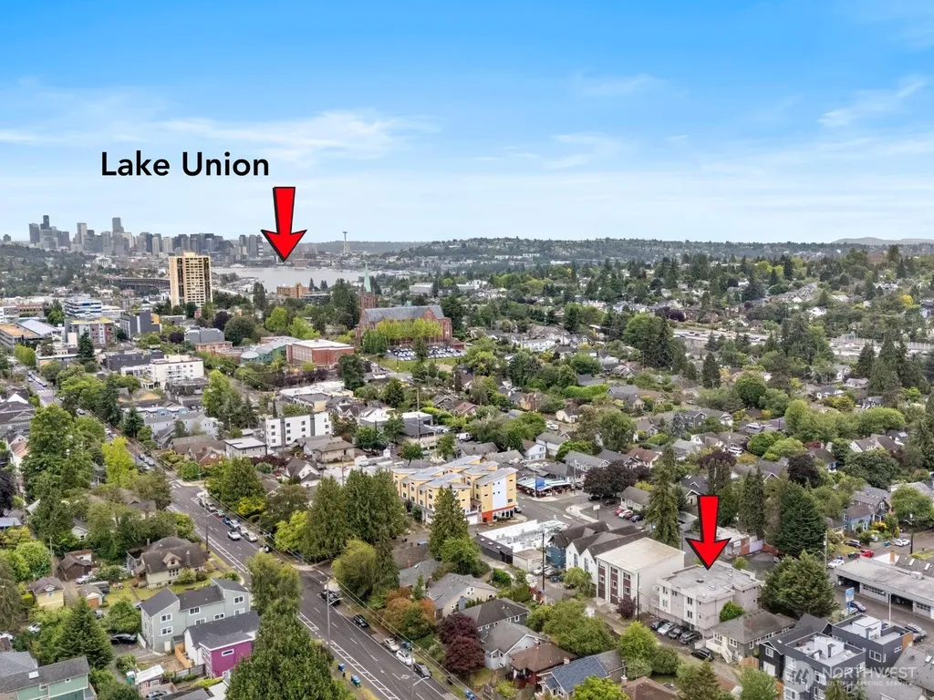 5624 Roosevelt Way NE Seattle WA 98105