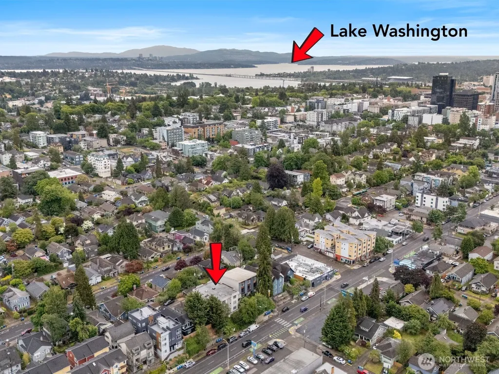 5624 Roosevelt Way NE Seattle WA 98105