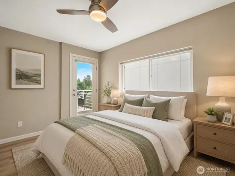 5624 Roosevelt Way NE Seattle WA 98105