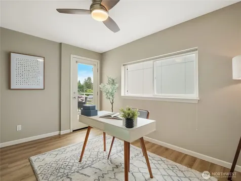 5624 Roosevelt Way NE Seattle WA 98105