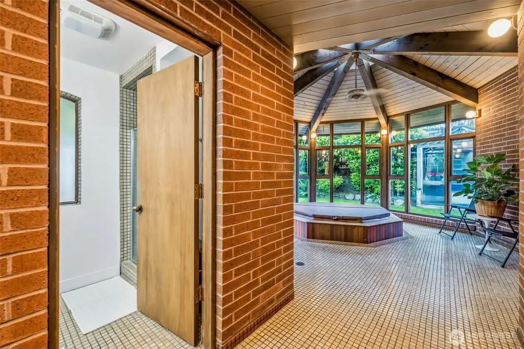 802 San Juan Avenue Fircrest WA 98466