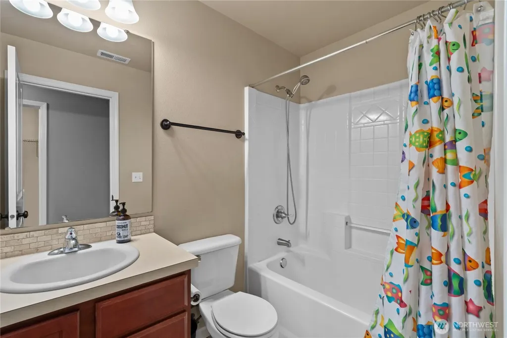 4538 Edgewater Boulevard NE Lacey WA 98516