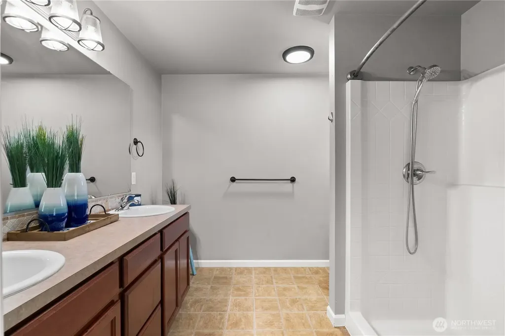 4538 Edgewater Boulevard NE Lacey WA 98516