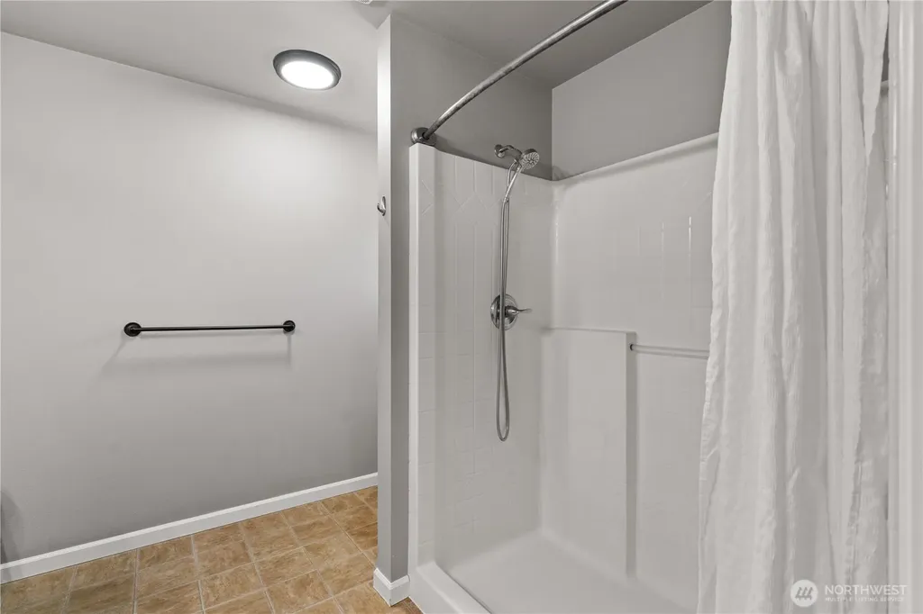 4538 Edgewater Boulevard NE Lacey WA 98516