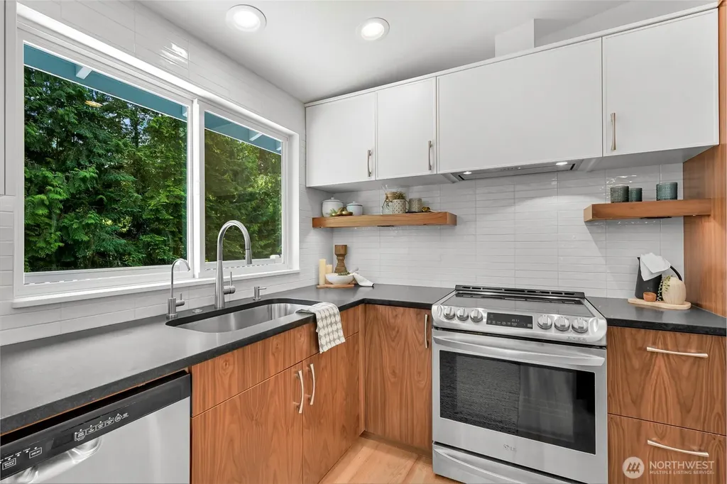 803 Timberlake Way Bellingham WA 98229
