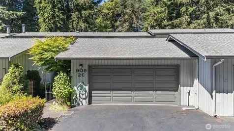 909 30th Street NW Gig Harbor WA 98335