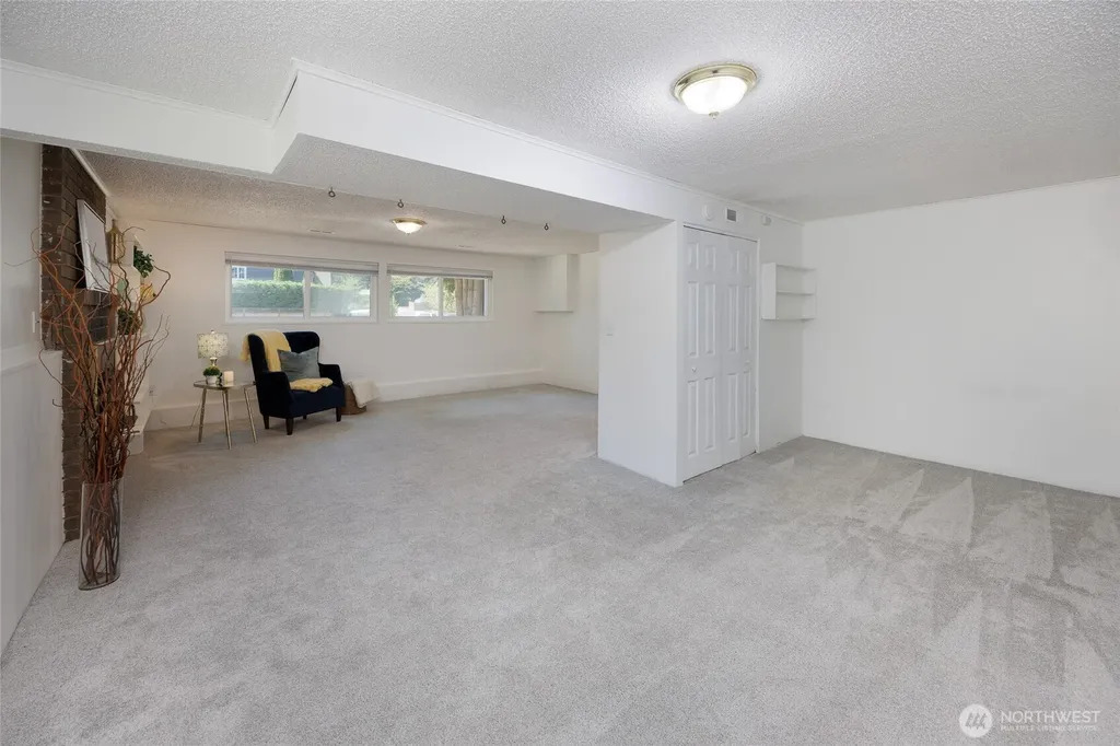 12822 NE 68th Street Kirkland WA 98033