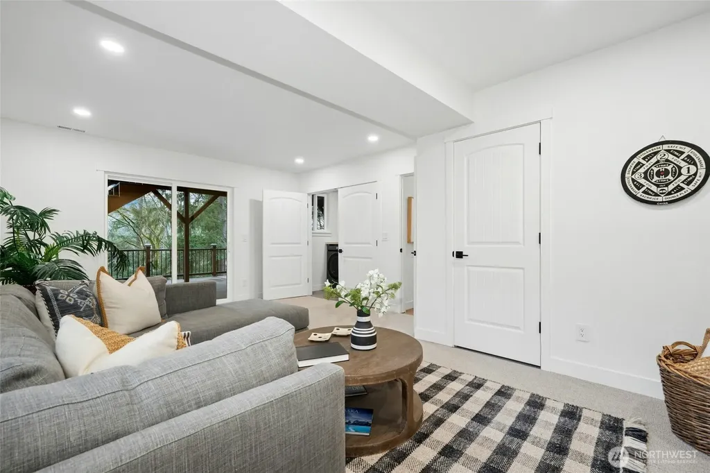 145 Mt Pilchuck Avenue SW Issaquah WA 98027