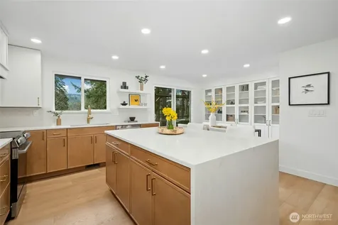 145 Mt Pilchuck Avenue SW Issaquah WA 98027