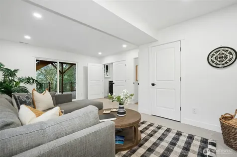 145 Mt Pilchuck Avenue SW Issaquah WA 98027