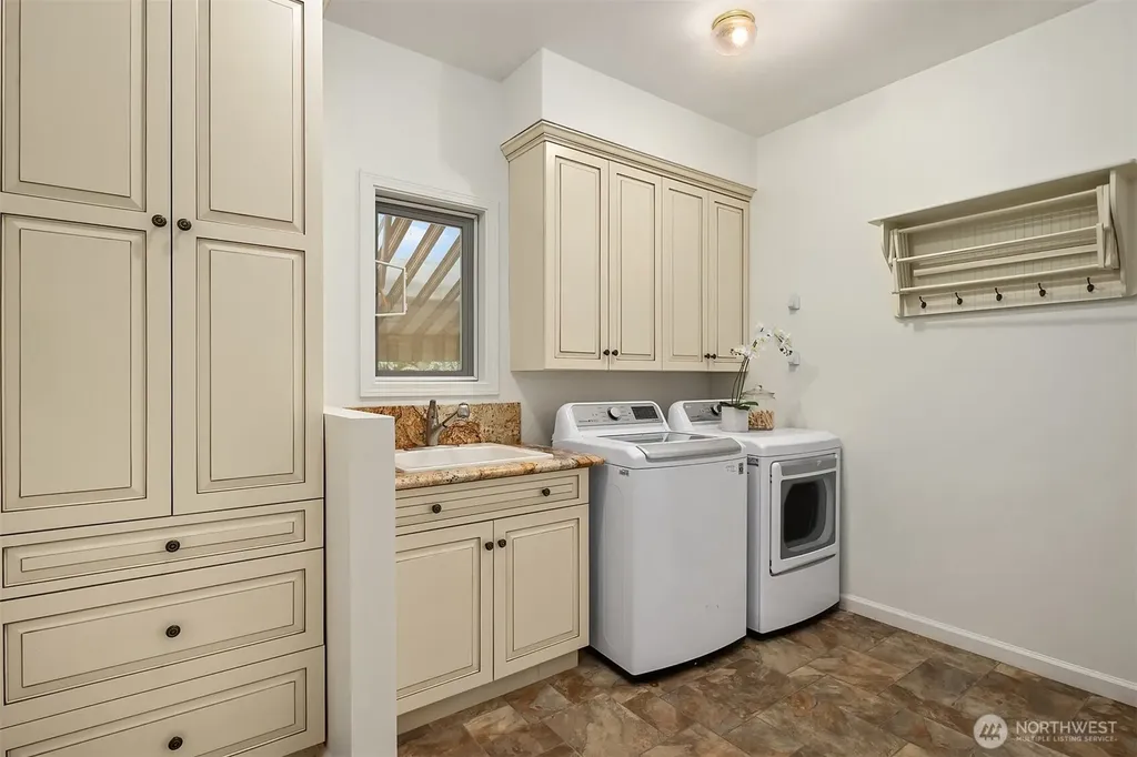 5677 193rd Place SE Issaquah WA 98027