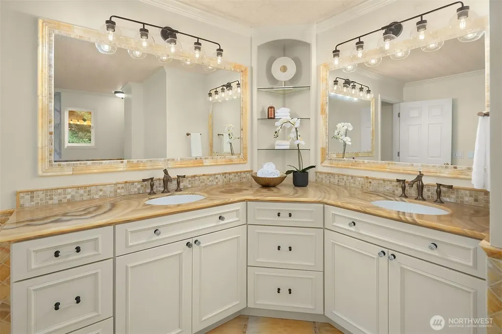 5677 193rd Place SE Issaquah WA 98027