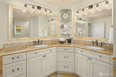 5677 193rd Place SE Issaquah WA 98027