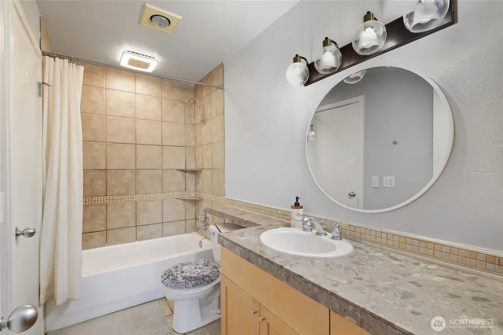 275 W Roy Street Seattle WA 98119