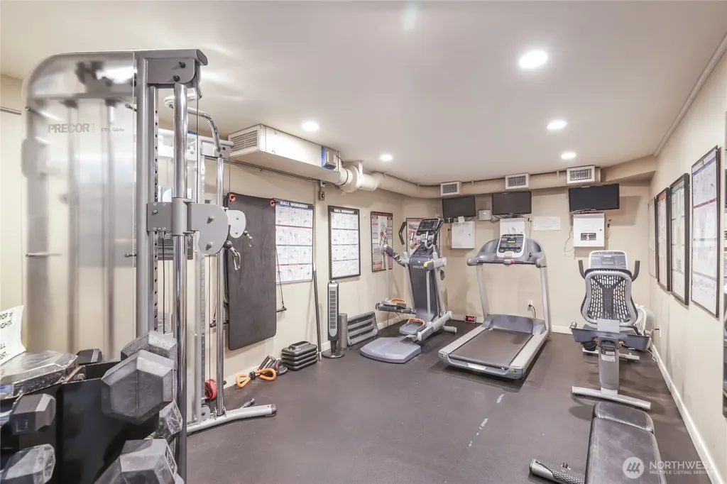 275 W Roy Street Seattle WA 98119