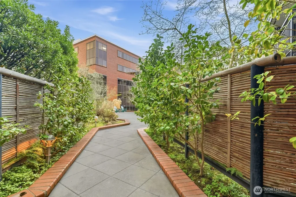 275 W Roy Street Seattle WA 98119
