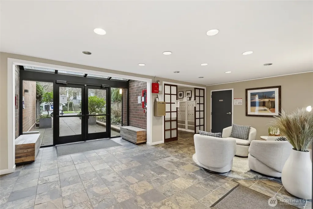 275 W Roy Street Seattle WA 98119