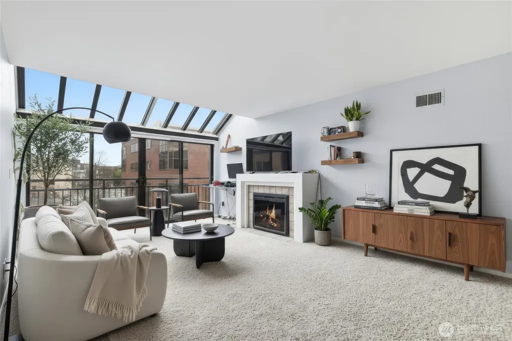 275 W Roy Street Seattle WA 98119