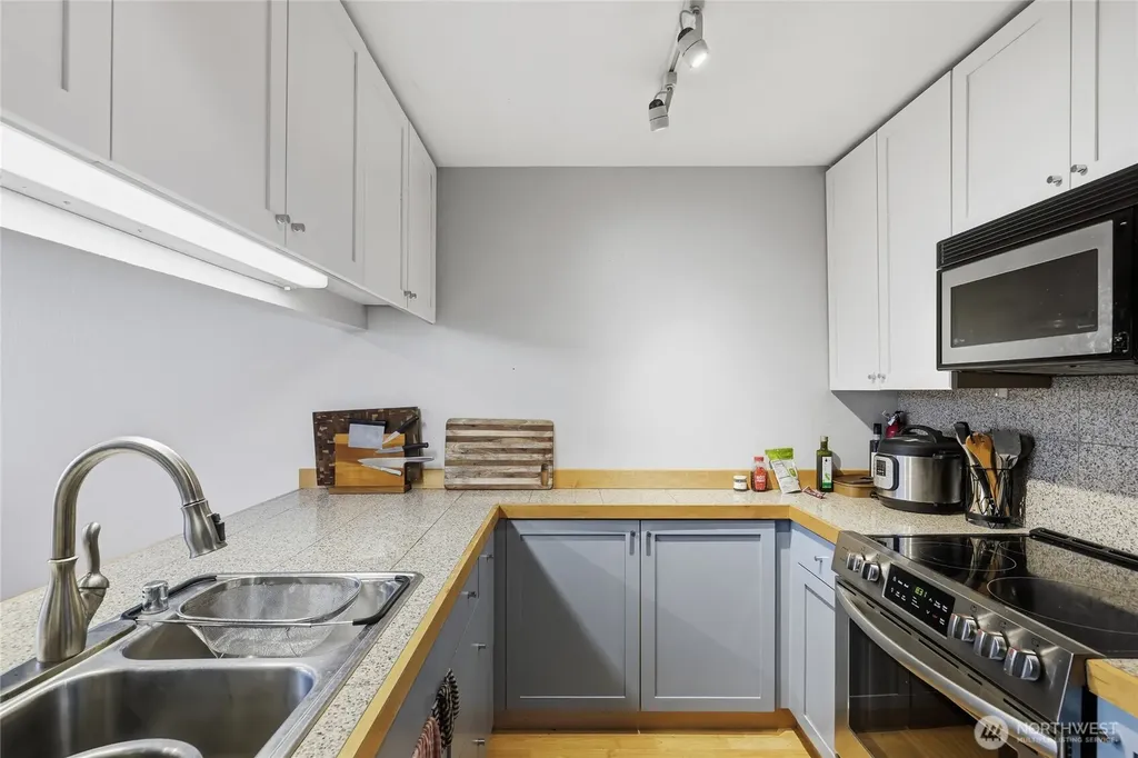 275 W Roy Street Seattle WA 98119