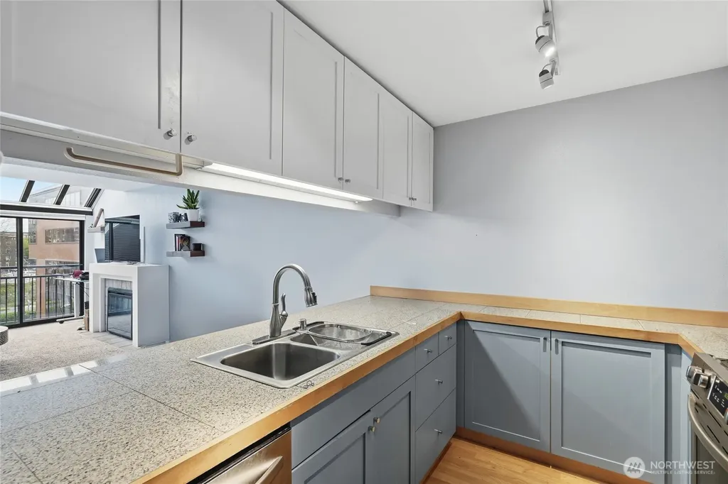 275 W Roy Street Seattle WA 98119