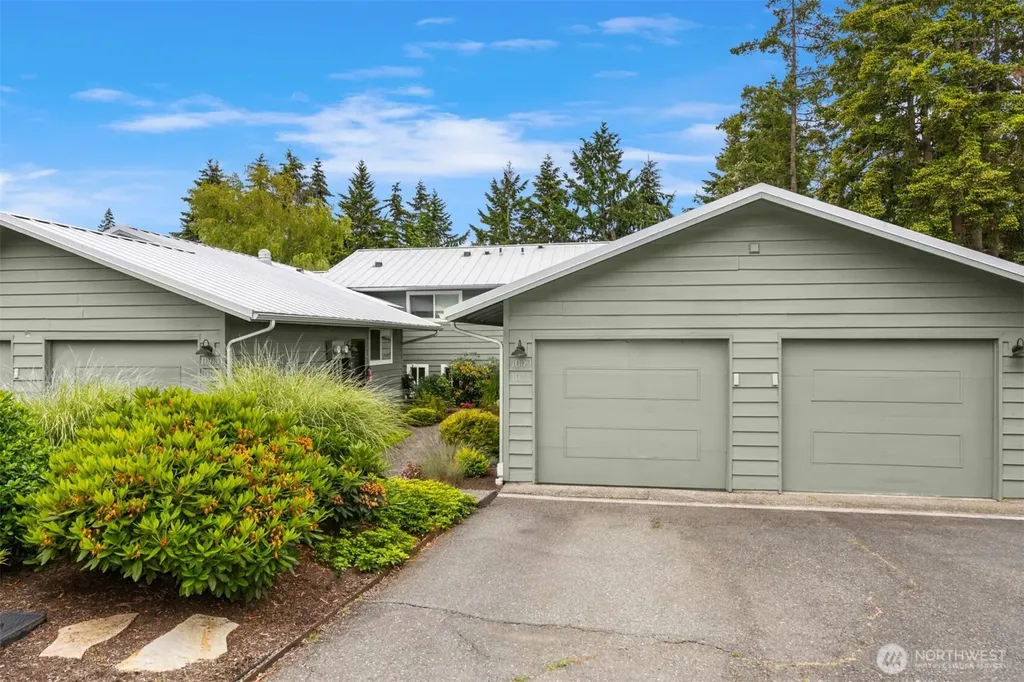 1011 Blue Heron Avenue NE Bainbridge Island WA 98110