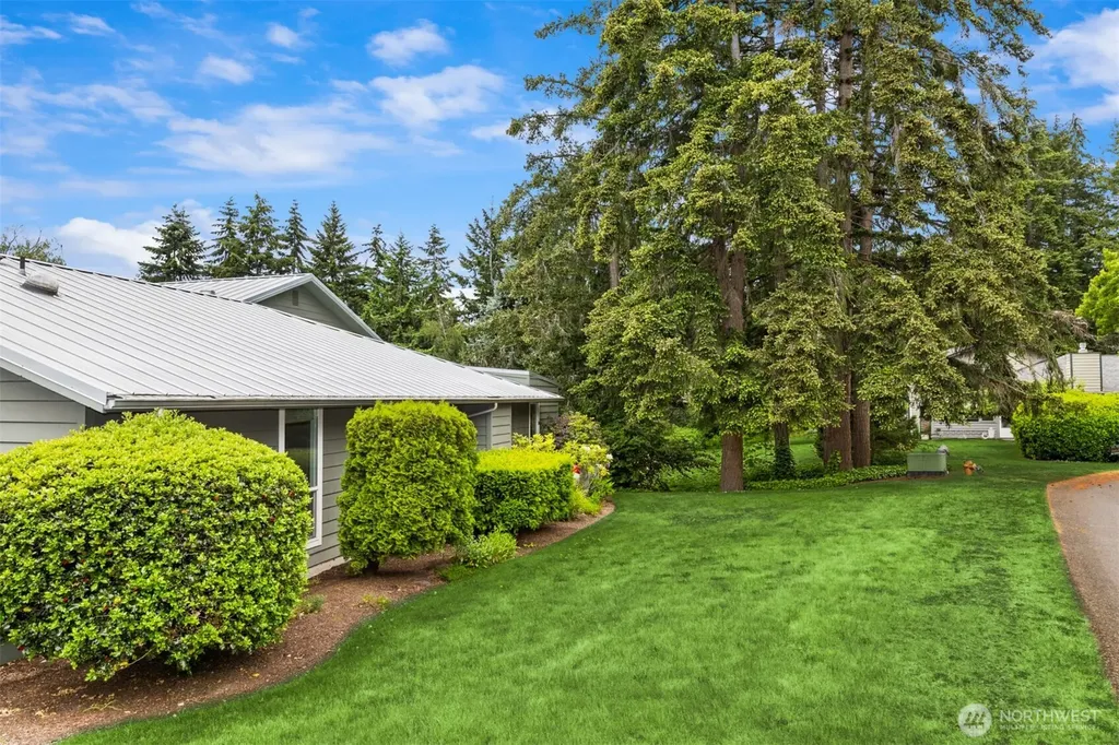 1011 Blue Heron Avenue NE Bainbridge Island WA 98110