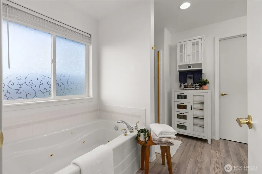 650 Medallion Place E Port Orchard WA 98366