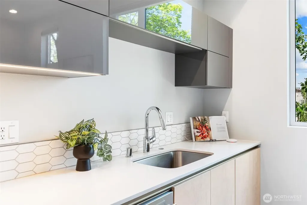 305 17th Avenue E Seattle WA 98112