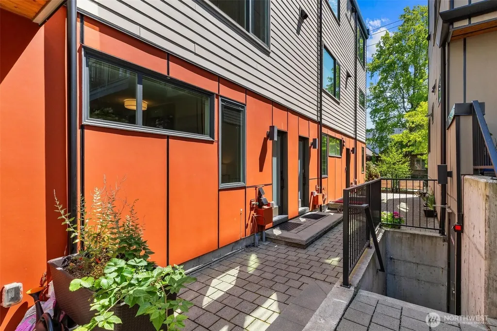 305 17th Avenue E Seattle WA 98112