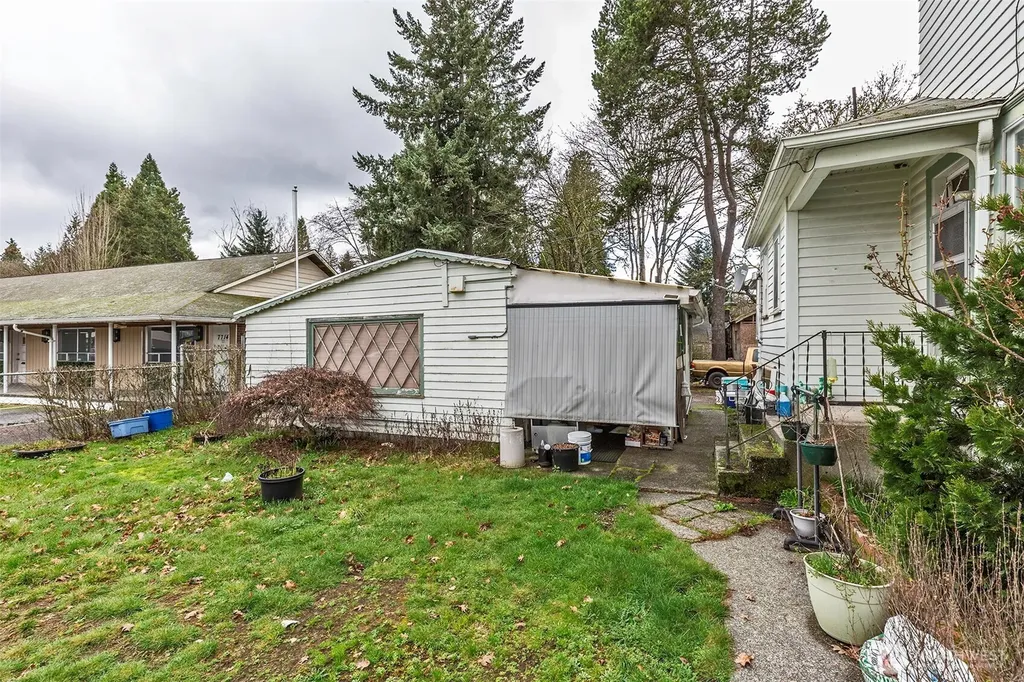 7704 Bridgeport Way W Lakewood WA 98499
