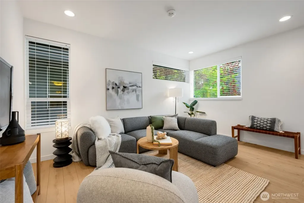 139 22nd Avenue E Seattle WA 98112