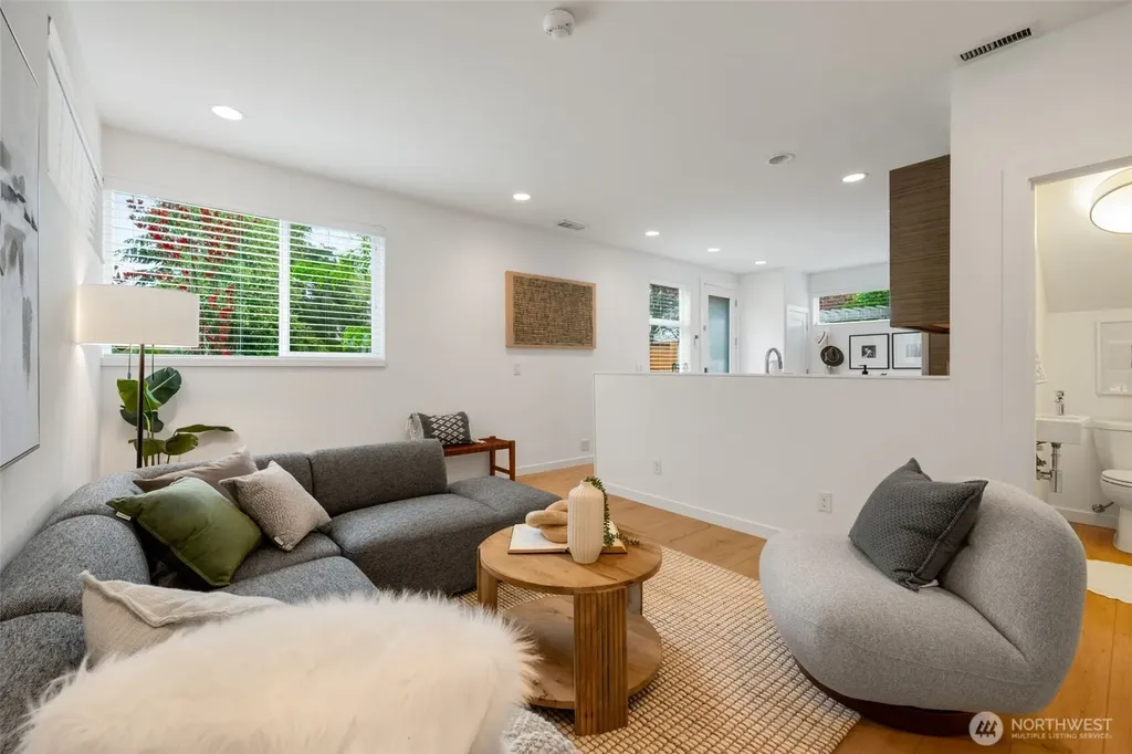 139 22nd Avenue E Seattle WA 98112