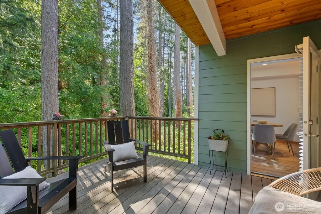 1328 Stonecress Lane NE Bainbridge Island WA 98110