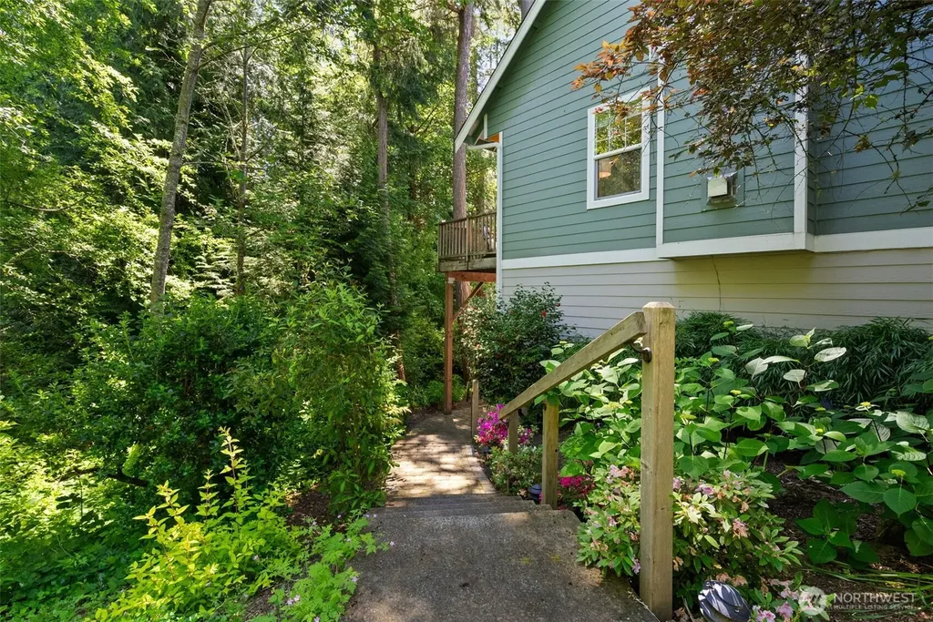 1328 Stonecress Lane NE Bainbridge Island WA 98110