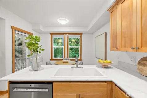 1328 Stonecress Lane NE Bainbridge Island WA 98110
