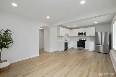 2126 E Grand Avenue Everett WA 98201