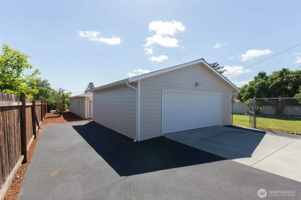 319 N Dunlap Street Sequim WA 98382