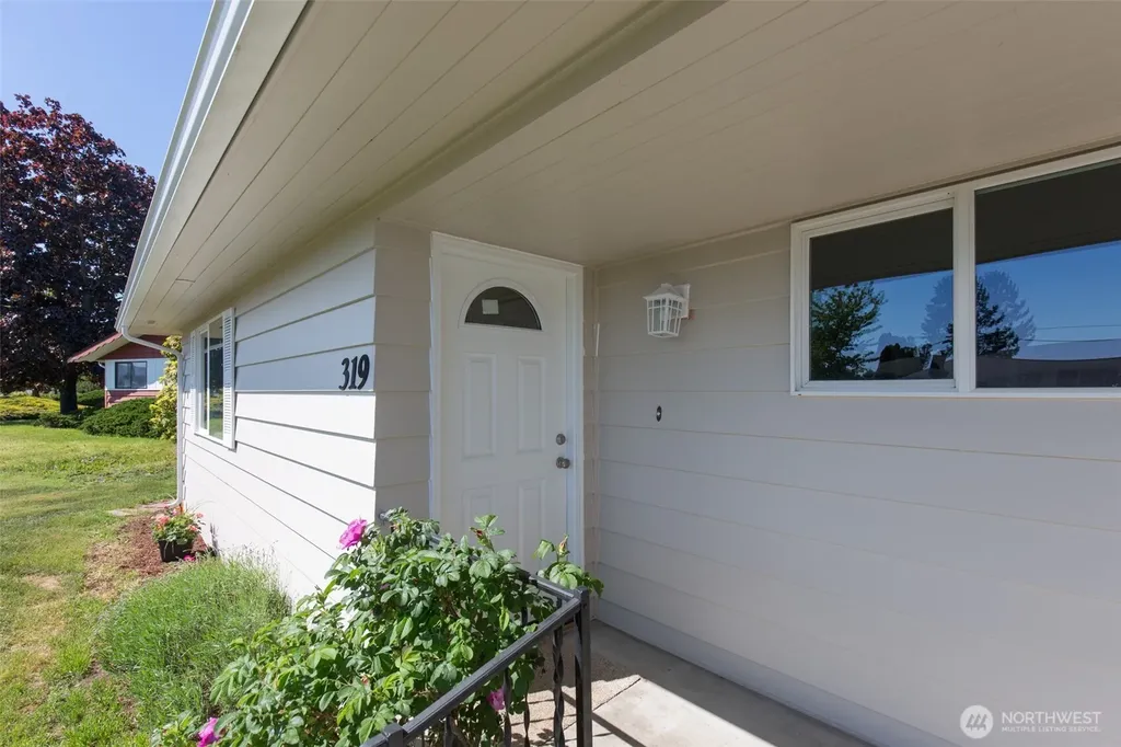 319 N Dunlap Street Sequim WA 98382
