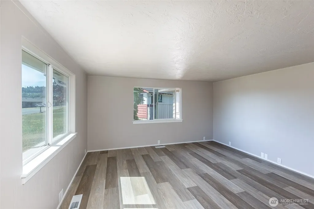 319 N Dunlap Street Sequim WA 98382