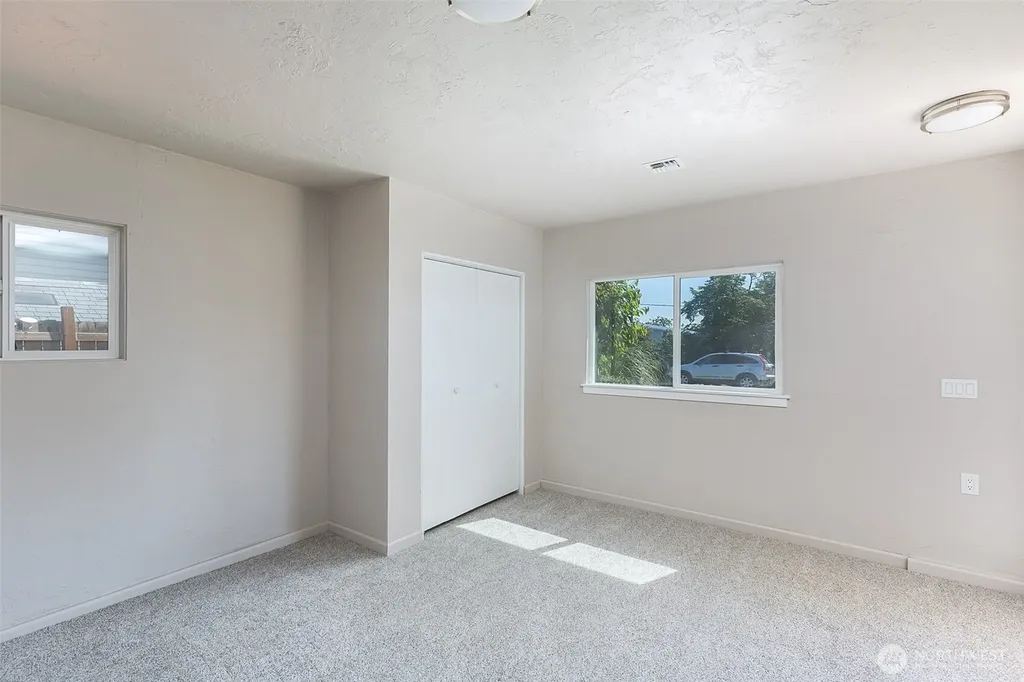 319 N Dunlap Street Sequim WA 98382