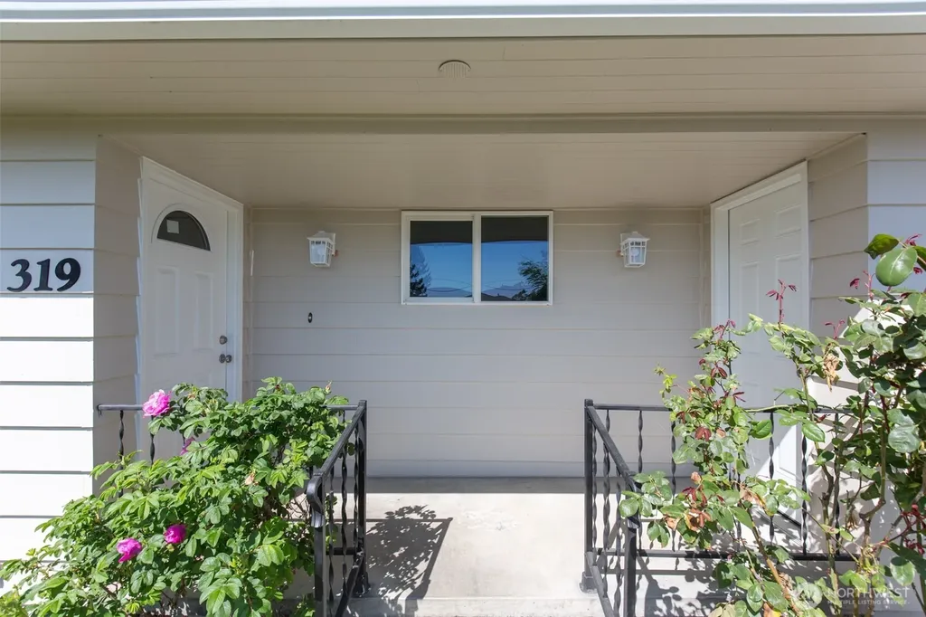 319 N Dunlap Street Sequim WA 98382