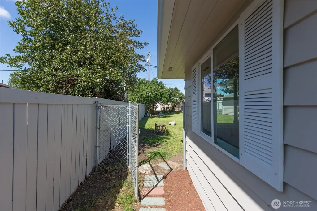 319 N Dunlap Street Sequim WA 98382