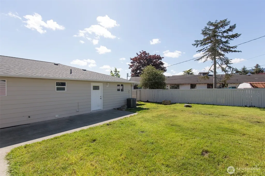 319 N Dunlap Street Sequim WA 98382