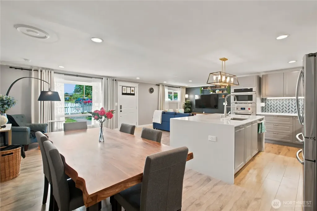 3519 NE 8th Street Renton WA 98056